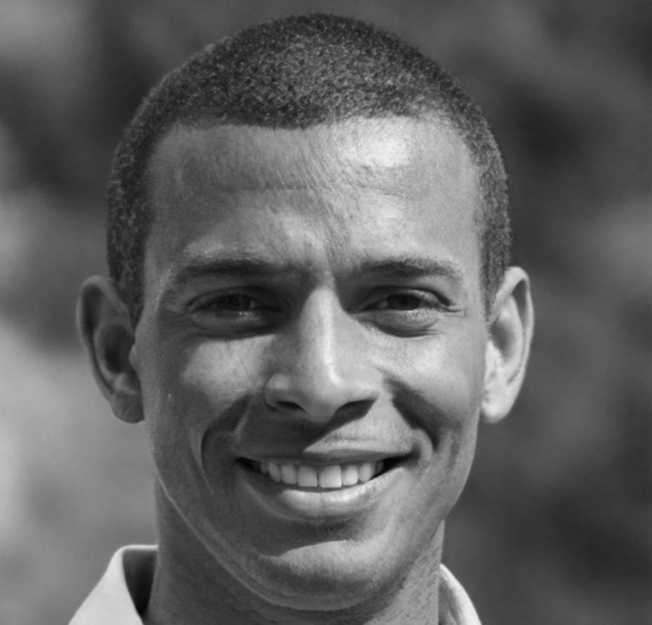 Dr. Robert Thompson, Lead Financial Instructor